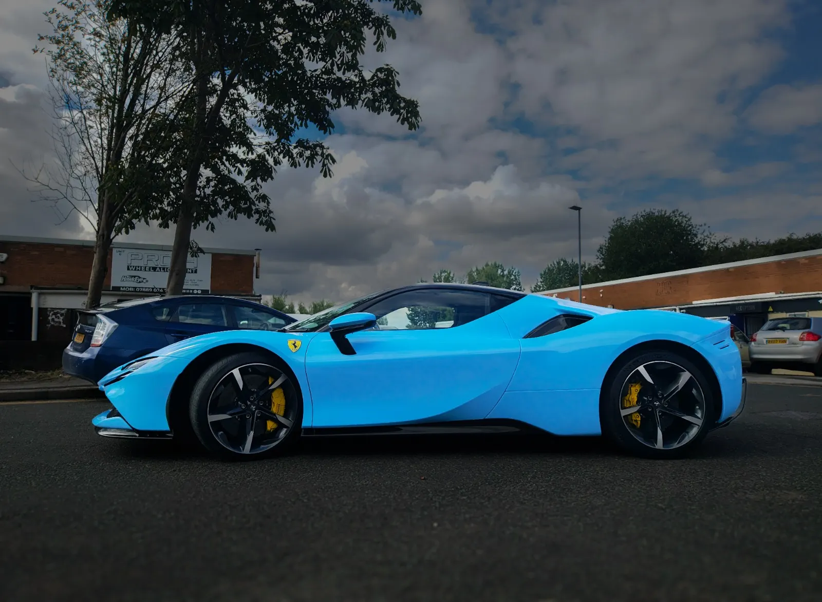Ferrari SF90 wrapped in Gulf Blue - front detail