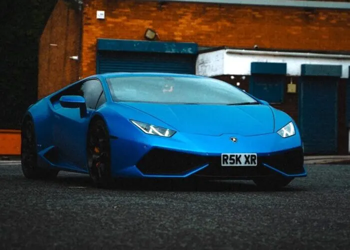Lamborghini Huracán in satin blue wrap