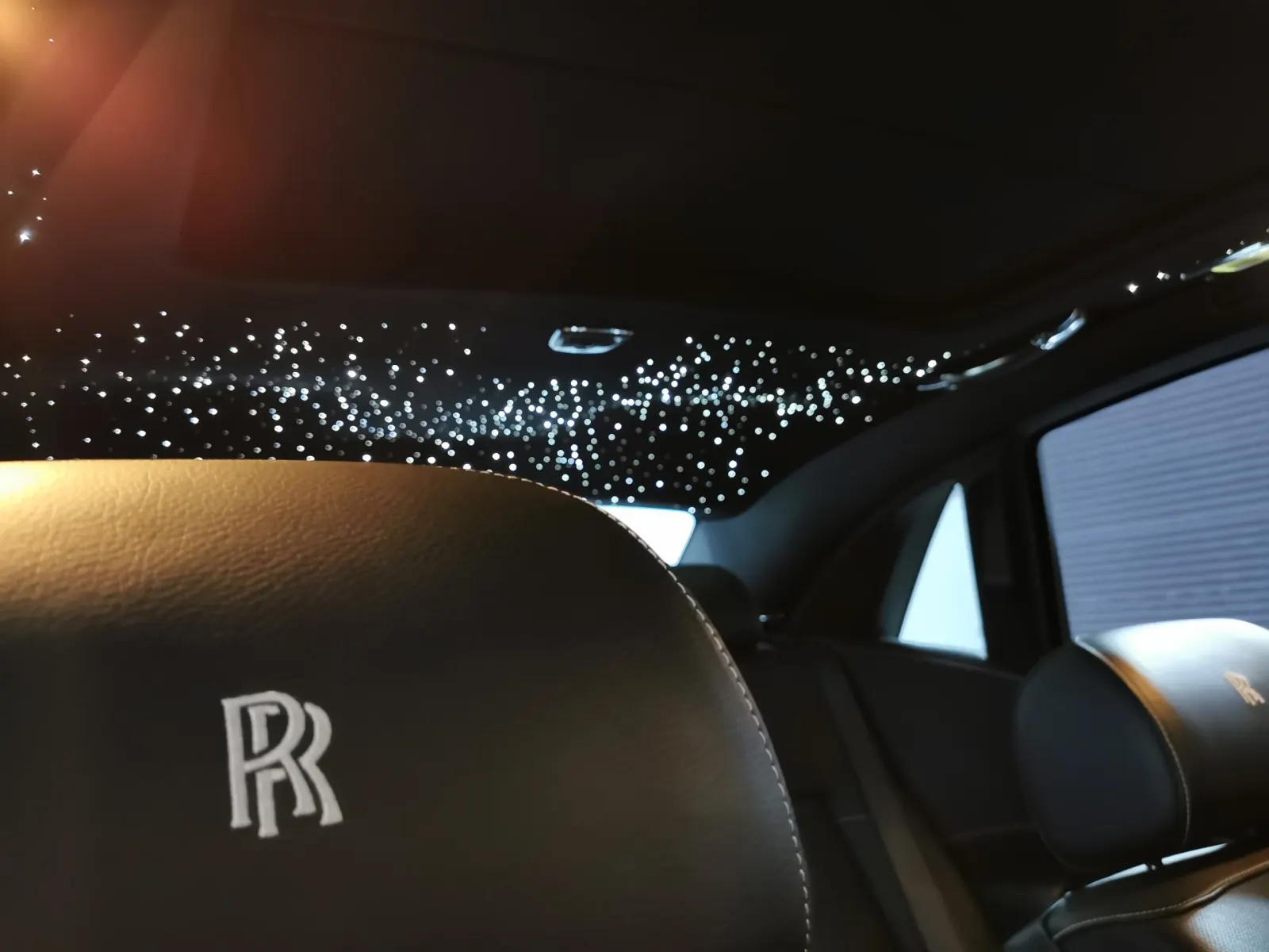 Ambient and star lighting installation for vehicle interiors